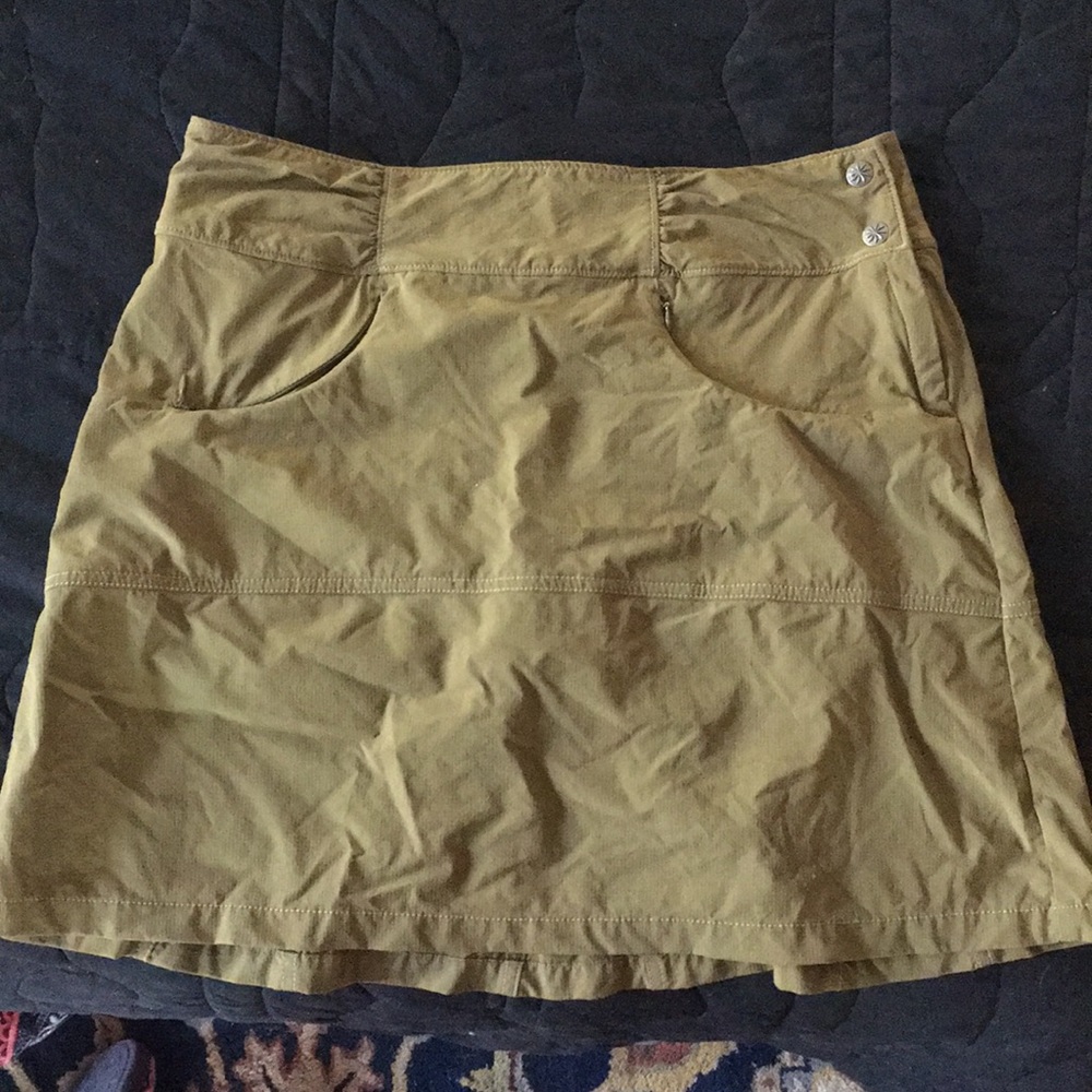 Athleta skirt with zip pockets and shorts CUTE